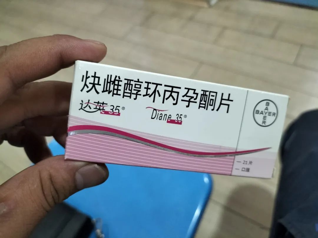 DƬ